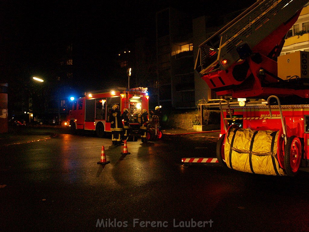 Feuer Koeln Ostheim Gernsheimerstr (Fehlalarm) P32.JPG